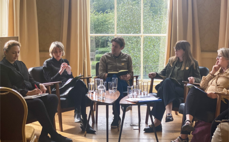 Roundtable. Four women and one man talking